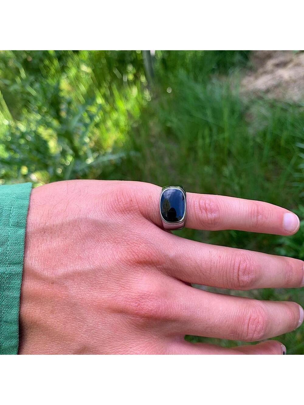 Boho Minimalist Y2k style Gold and Black opal ring. Size 8. Stainless steel